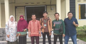 Foto Bersama Kepala Desa Berancah, Karyawan KADIN Bengkalis dan Team Soodu.id